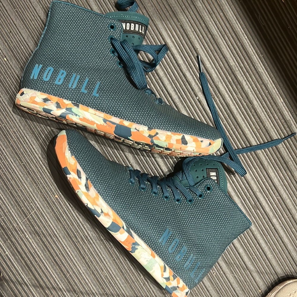 NOBULL womens high top trainers size 8.5